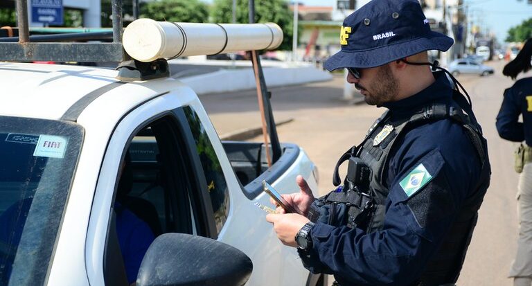 Em Vilhena, PRF detém estelionatários