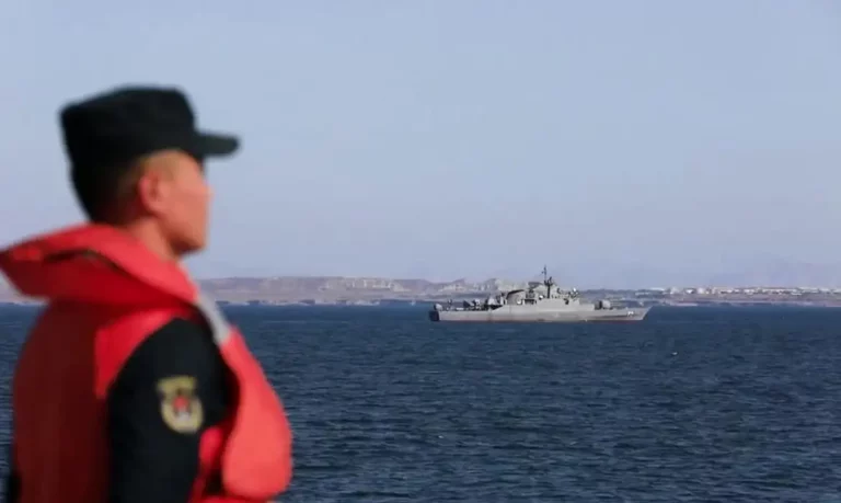 Manobras navais entre Rússia, China e Irã começam no Golfo de Omã