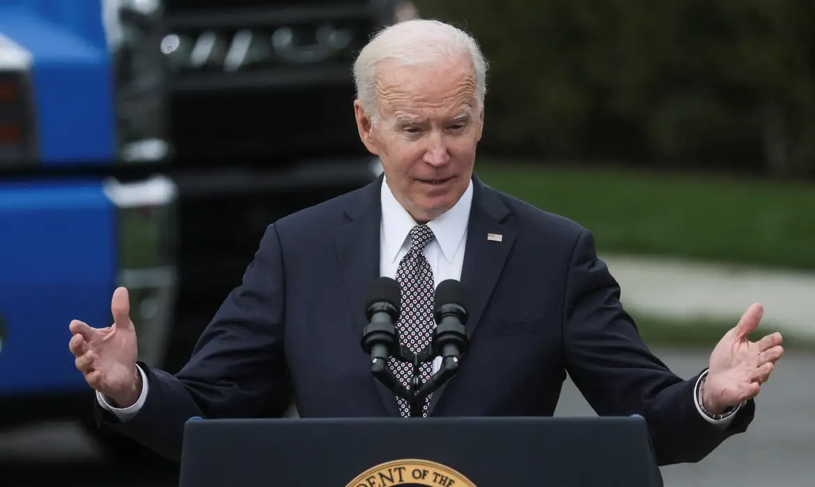 Biden alerta para ataque à democracia nos Estados Unidos e no mundo