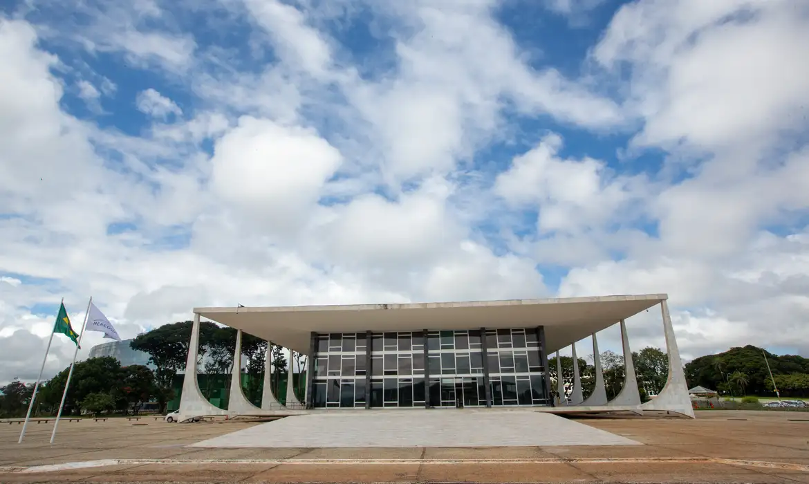 Decisão que pode ampliar alcance do foro privilegiado é adiada