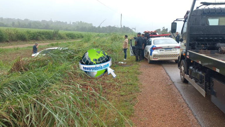 URGENTE: Jovem capota carro roubado durante perseguição na BR-319 em Porto Velho - News Rondônia