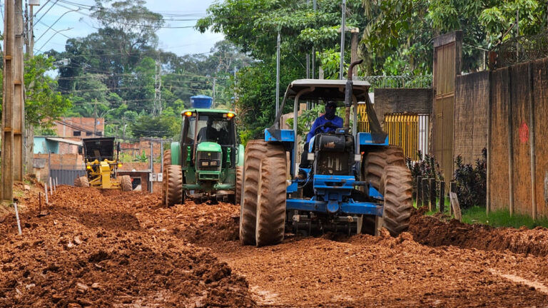 Terraplanagem e drenagem no bairro Planalto ultrapassam 30% de execução - News Rondônia