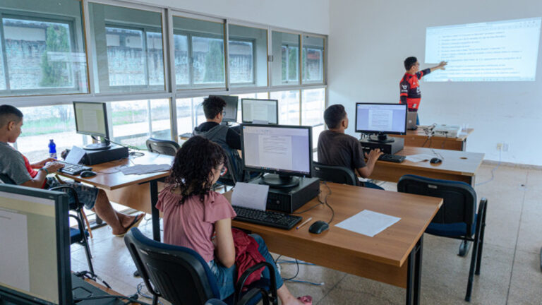 Matrículas abertas para 170 vagas de cursos profissionalizantes gratuitos na Praça CEU - News Rondônia