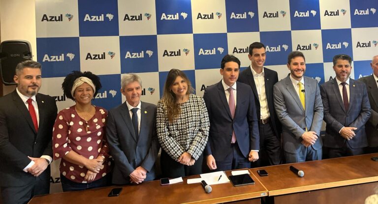 Deputada Sílvia Cristina diz que anúncio de ampliação de voos da Azul é positivo, mas que luta continua