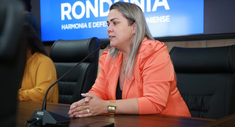 Cláudia de Jesus busca informações sobre exames de ressonância magnética em Rondônia