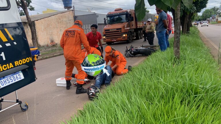 Motociclista sofre fratura em colisão com caminhonete na Guaporé