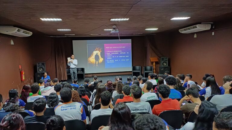SENAC-RO estima à leitura com campanha de doação de livros e palestras