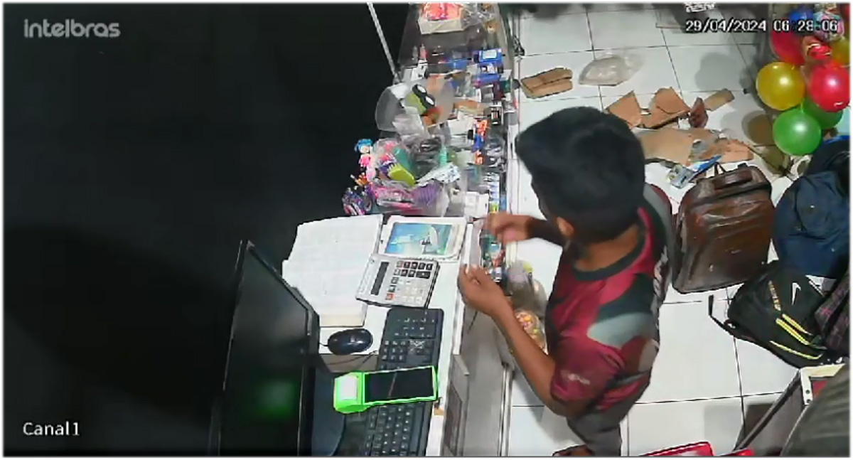 ASSISTA: Ladrão é filmado furtando em quiosque na rodoviária em Porto Velho
