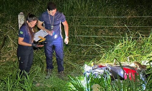 Motociclista perde a vida ao passar reto em curva