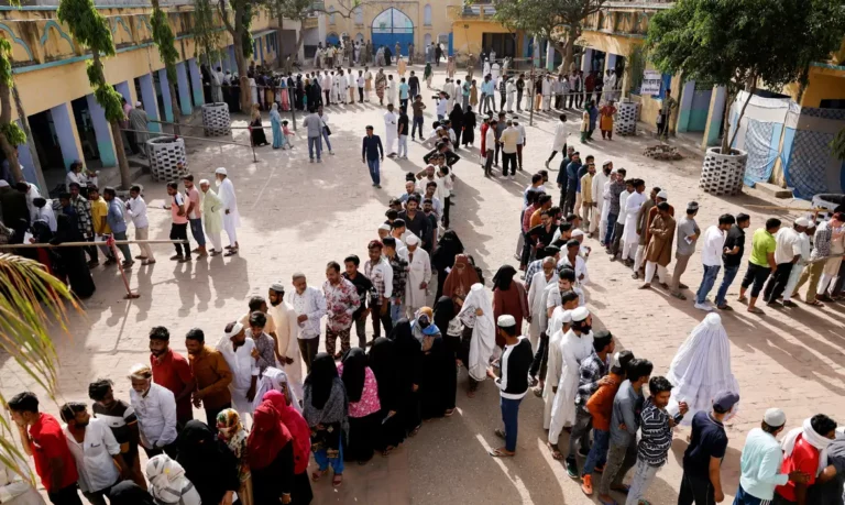 Indianos vão às urnas em eleição nacional