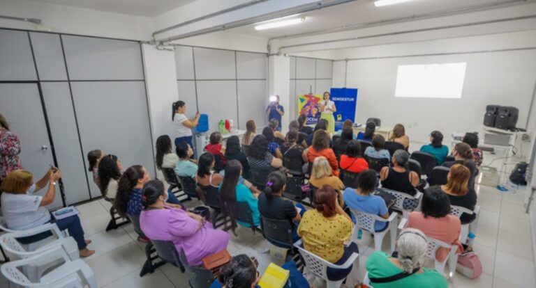 Programa de capacitação gratuita para mulheres empreendedoras vai ao distrito de União Bandeirantes