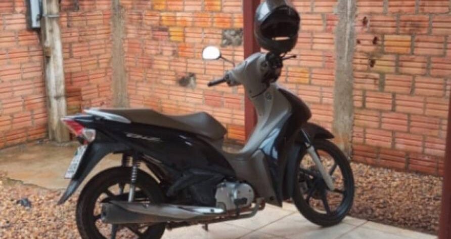 Ladrões armados ameaçam atirar em mulher, deixam bicicleta para trás e fogem levando motoneta, em Vilhena