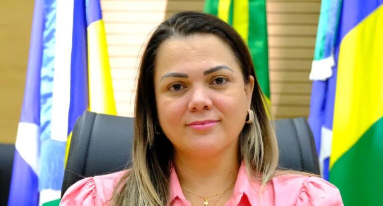 Cláudia de Jesus realiza audiência pública sobre acesso público a medicamentos