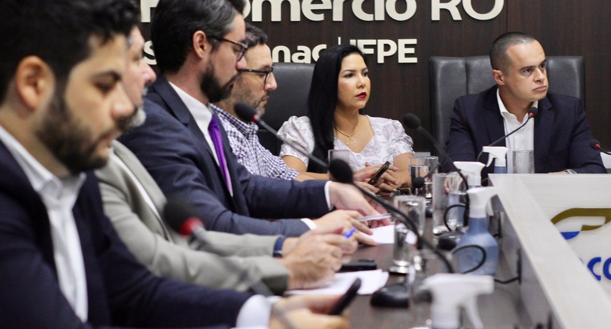 Movimento liderado pela deputada Cristiane Lopes e a Sociedade Civil Organizada busca redução das passagens aéreas em Rondônia