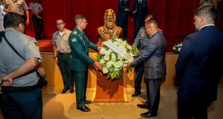 Quarenta e dois militares do Corpo de Bombeiros e Polícia Militar são promovidos durante homenagem a Tiradentes