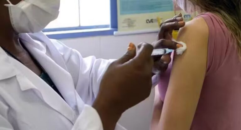 Vacinação contra HPV agora é em dose única no Brasil; disponível no SUS