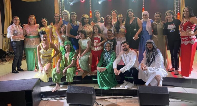 Vereadora Juliana prestigia noite do espetáculo “Pra lá de Bagdá” projeto social dança terapia