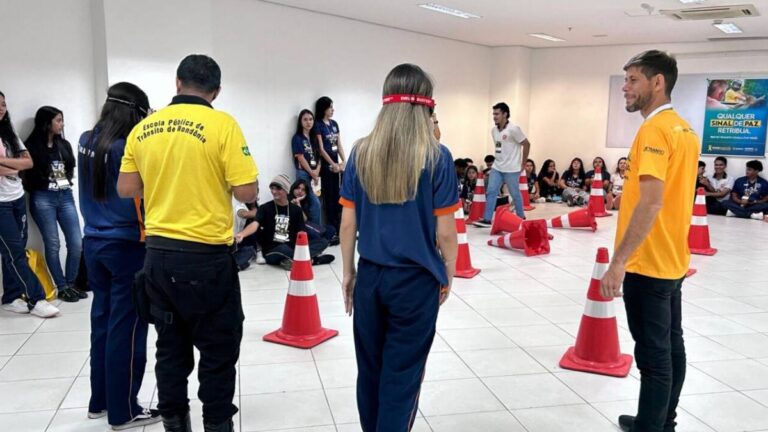 Estudantes participam de atividades durante lançamento da Campanha Maio Amarelo, em Porto Velho