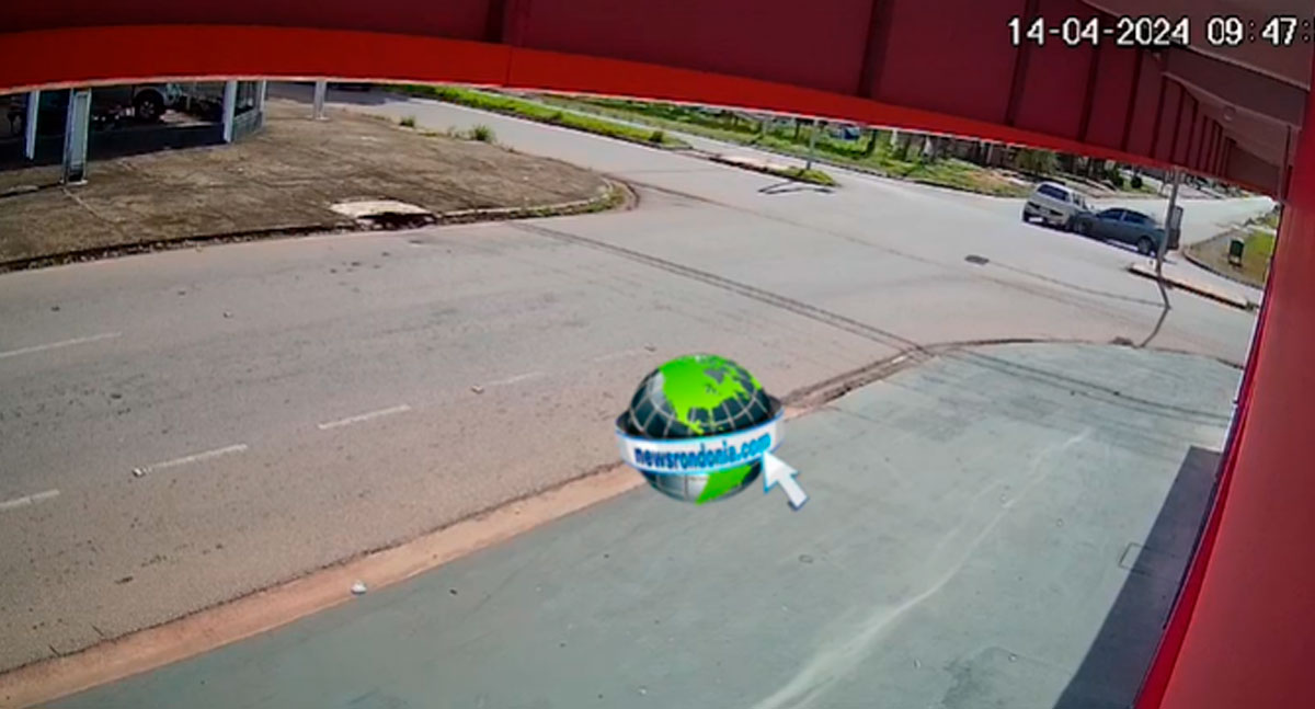 VÍDEO: Carro de aplicativo capota em acidente na Pinheiro Machado - Assista - News Rondônia