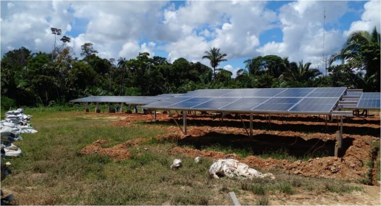Comunidade ribeirinha no Baixo Madeira recebe energia elétrica após solicitação da deputada Lebrinha