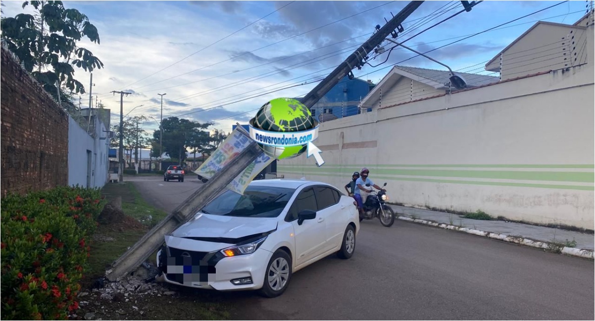 URGENTE: Carro bate e derruba poste de iluminação em Porto Velho
