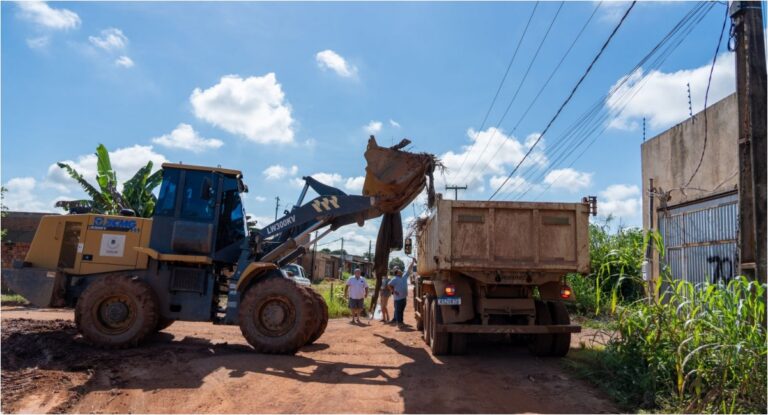 Equipes da Prefeitura de Porto Velho seguem trabalhando no bairro Três Marias