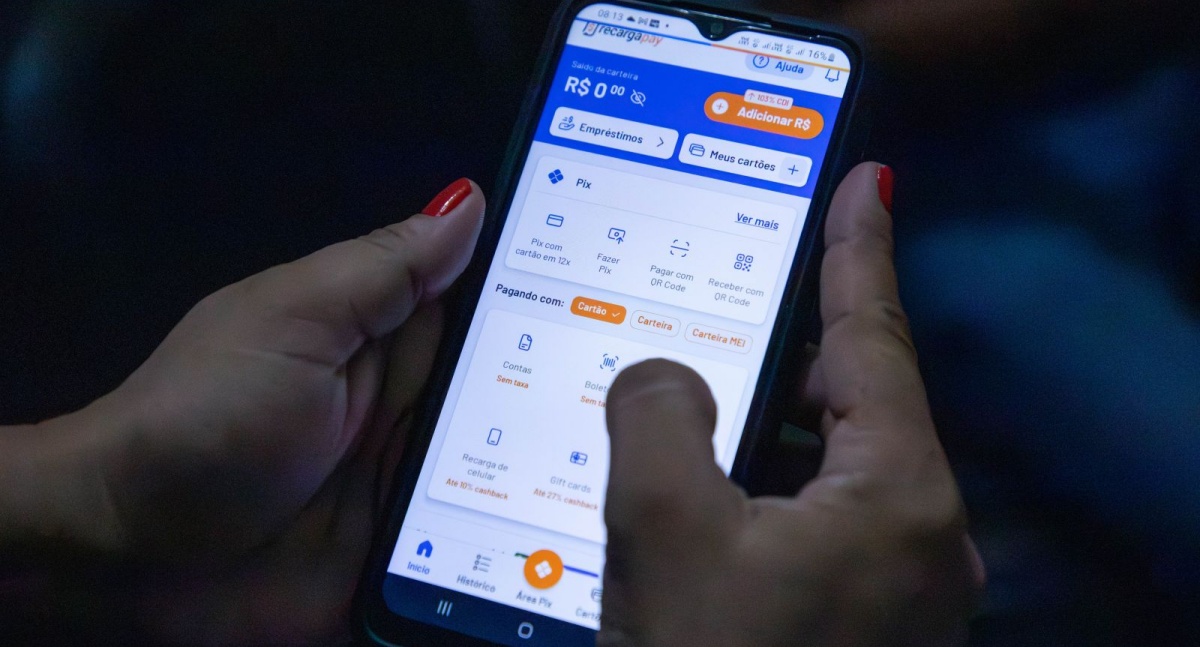 Usuários do transporte coletivo podem recarregar cartão ComCard pelo RecargaPay