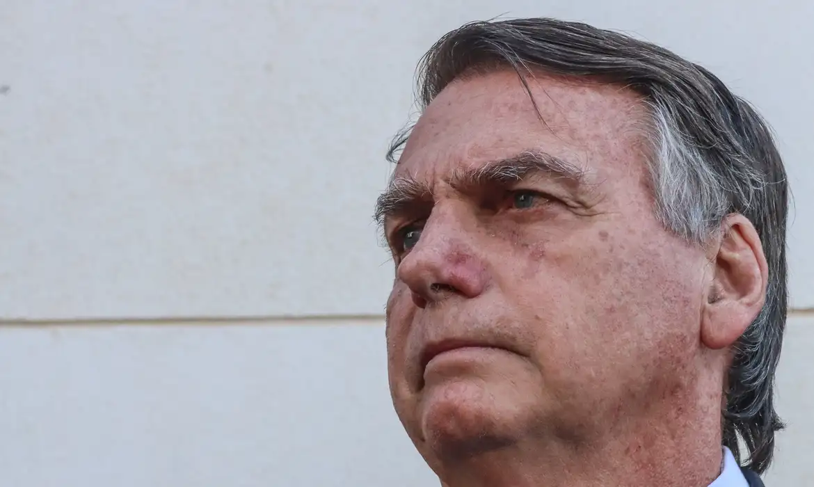 PGR pede mais investigação sobre cartão de vacina de Bolsonaro