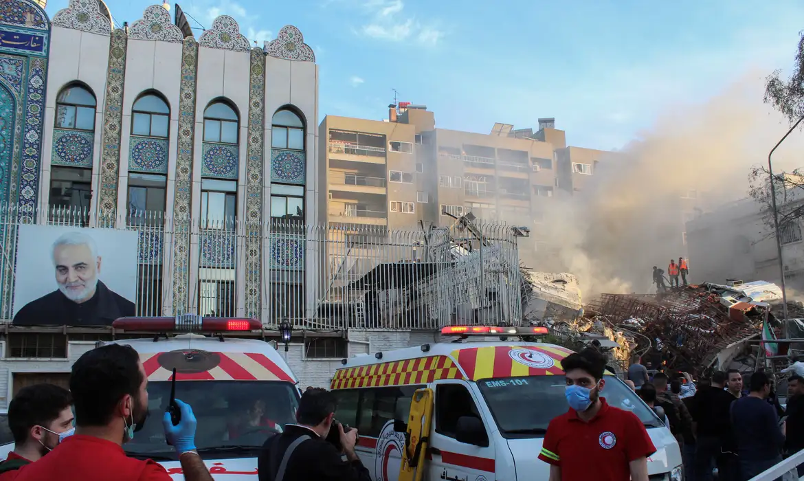 Irã diz que Israel bombardeou embaixada na Síria e mata comandantes