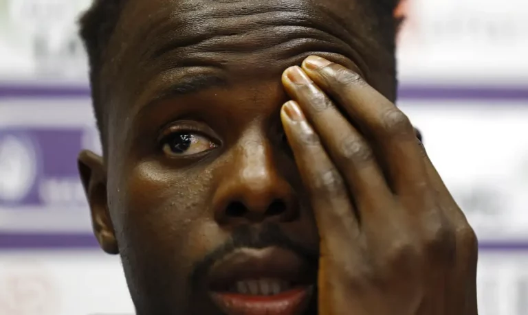 Goleiro senegalês abandona jogo na Espanha após ofensas racistas