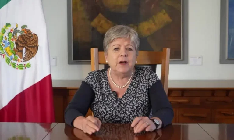 Diplomatas mexicanos deixam o Equador após invasão de embaixada