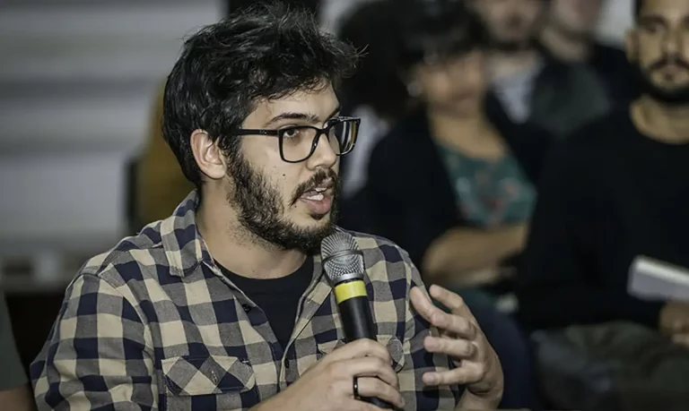 Violência de Estado persiste na democracia, alerta historiador