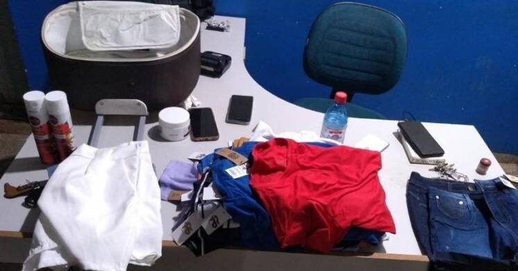 Polícia recupera roupas furtadas em loja, identifica autores do crime e prende traficante que receptou o material