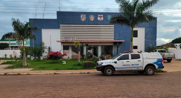 Após se desentender sobre valor de conta em bar, homem é preso com arma 