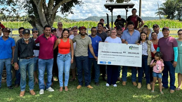 Comunidade da Associação do Ramal Cachoeirinha em Guajará-Mirim compra trator com emenda da Dra. Taíssa - News Rondônia