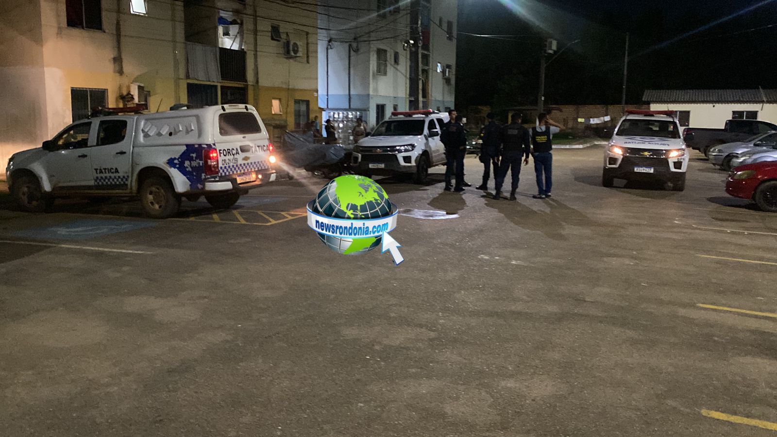 Carro de aplicativo é atingido durante tiroteio em residencial na zona leste
