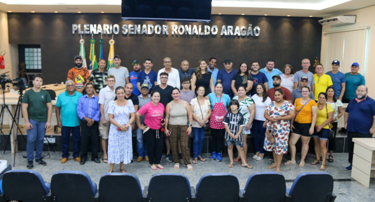 Vereadores reúnem feirantes para tratar da reforma do Feirão do Produtor
