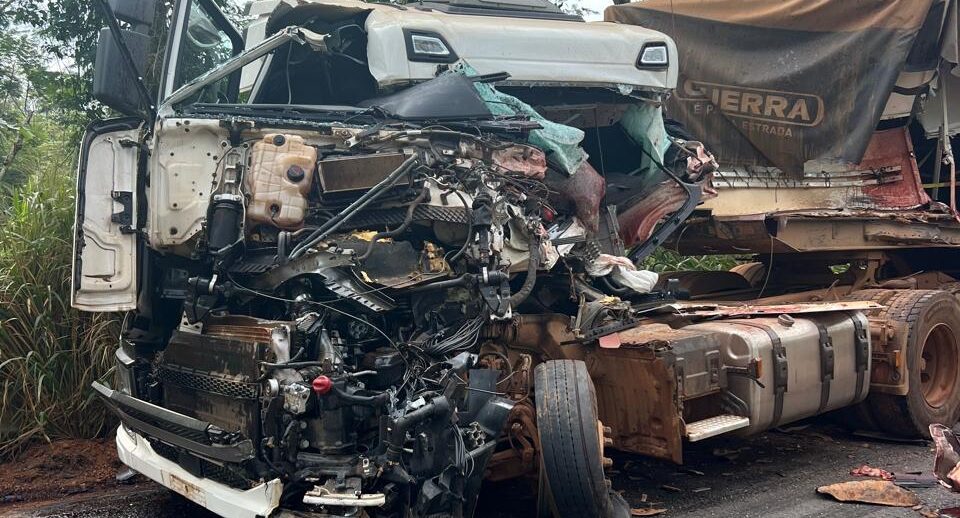 Grave acidente envolvendo três veículos deixa uma vítima fatal