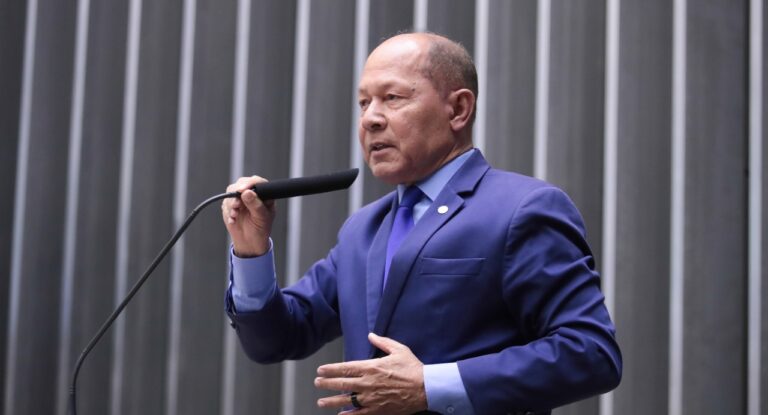 Coronel Chrisóstomo protocola projeto que criminaliza prática de “Revenge Porn” e “Sextorsão”