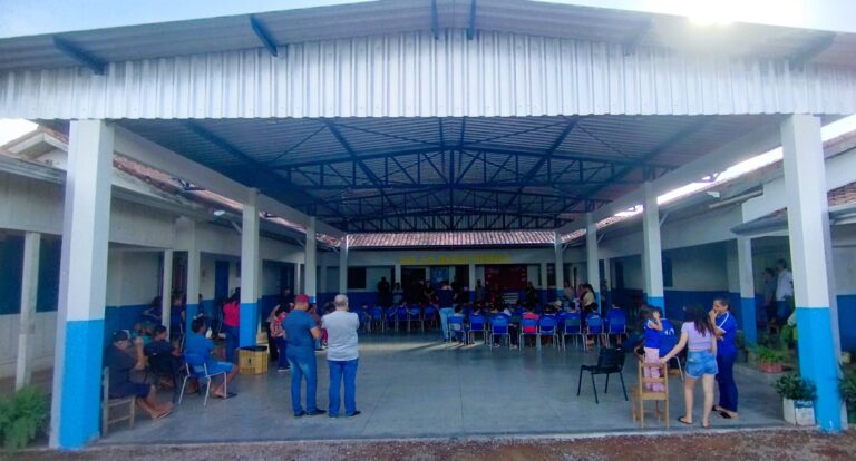 Barracão é construído em escola de Alvorada do Oeste com emenda de Cláudia de Jesus