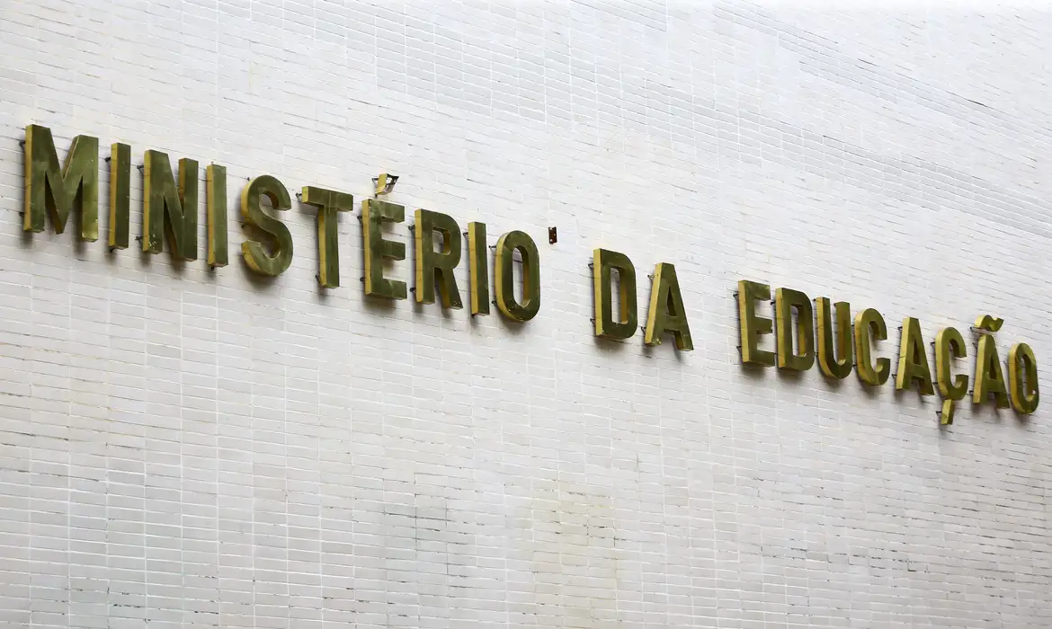 MEC ofertará 80.040 bolsas a estudantes de cursos de licenciatura