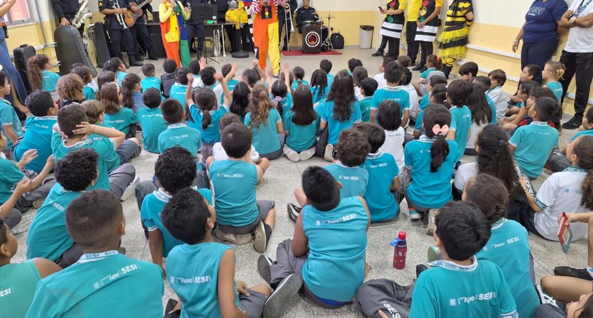 Ação lúdica educativa para estudantes reforça maior atenção e segurança no trânsito, em Porto Velho