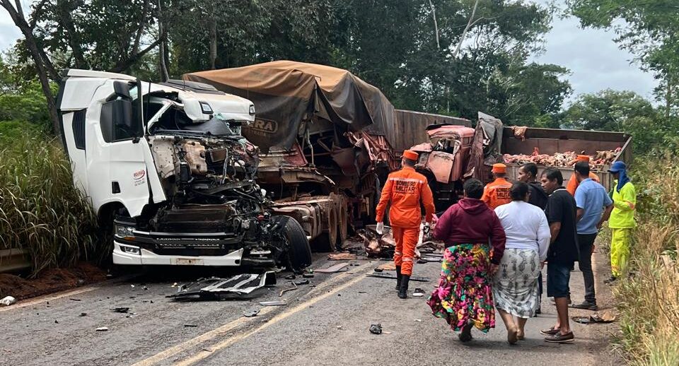 Grave acidente envolvendo três veículos deixa uma vítima fatal