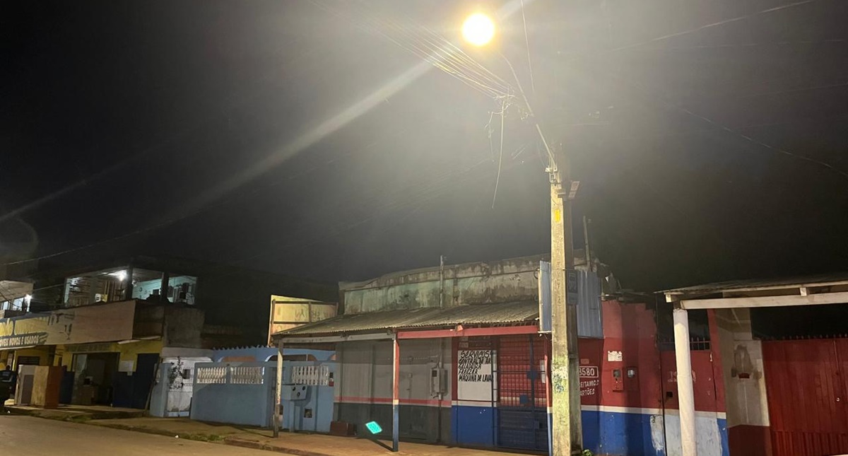 Presidente da Câmara solicita substituição de lâmpadas por LED em pontos críticos de rua no bairro São Francisco