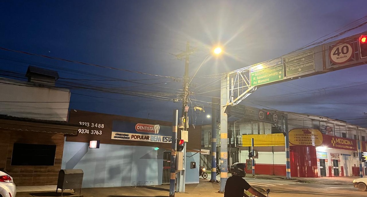 Presidente da Câmara solicita substituição de lâmpadas por LED em pontos críticos de rua no bairro São Francisco