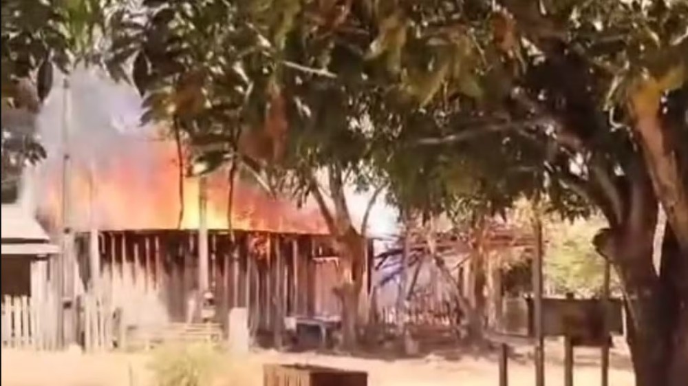 Homem é detido após incendiar casa com parceira dentro em Ariquemes