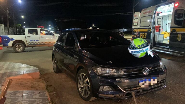 Motorista de Polo avança preferencial e causa grave acidente com casal em moto