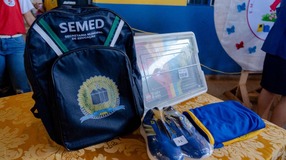Prefeitura de Porto Velho entrega uniformes escolares nas escolas do baixo Madeira e zona Leste
