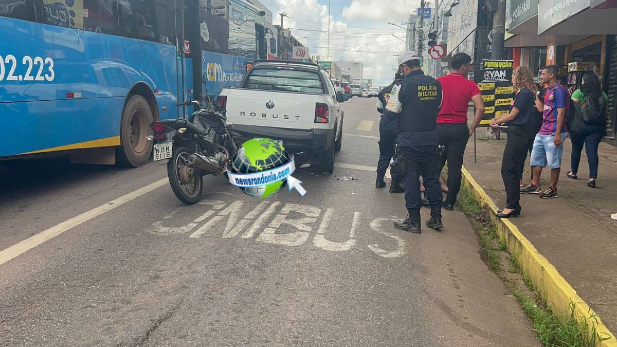 URGENTE: Motociclista bate na traseira de caminhonete e desmaia na Sete de Setembro