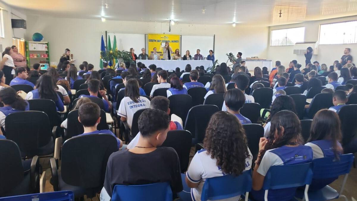 Escolas da Rede Pública Estadual recebem do Governo de RO tablets e chips de internet